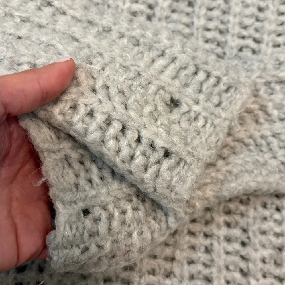 ✨ AERIE ✨ Gray Wool Alpaca Blend Cozy Chunky Turtleneck Sweater Size Small Flaw - Picture 6 of 9